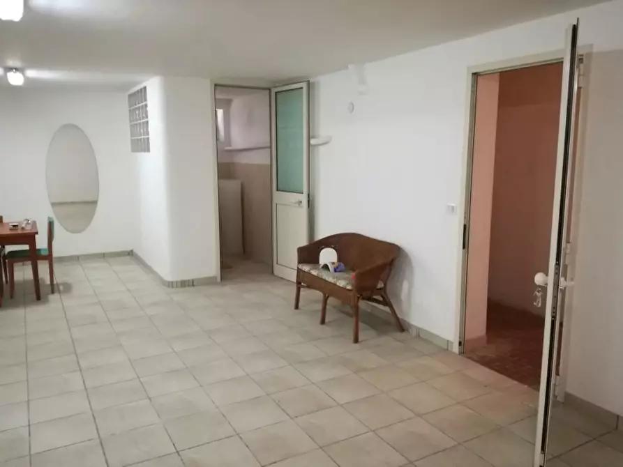 Immagine 2 di Magazzino in vendita  a Vasto