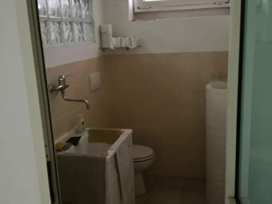 Immagine 3 di Magazzino in vendita  a Vasto