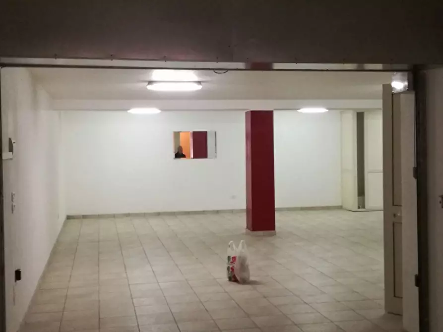 Immagine 4 di Magazzino in vendita  a Vasto