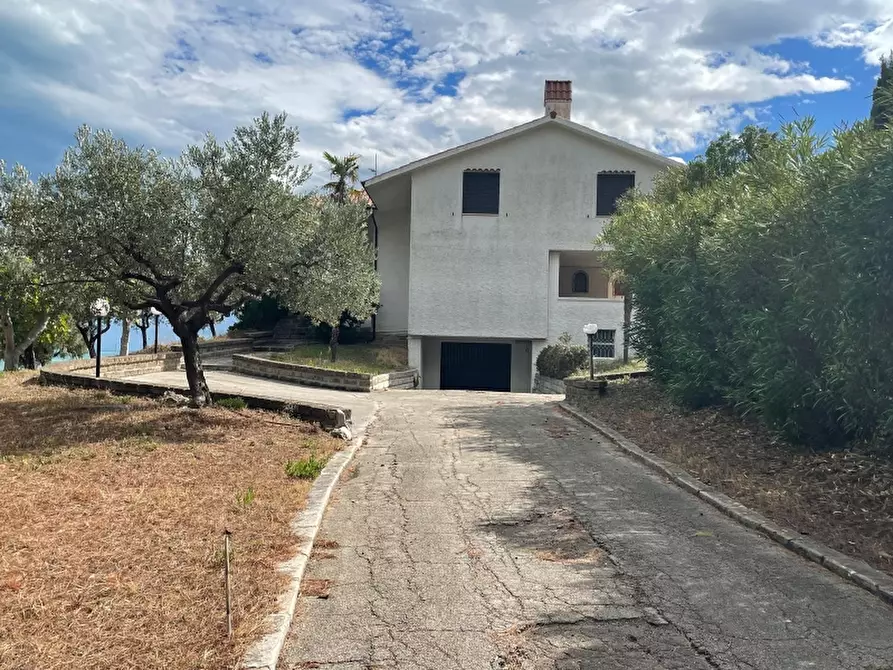 Immagine 1 di Villa in vendita  in Montevecchio a Vasto