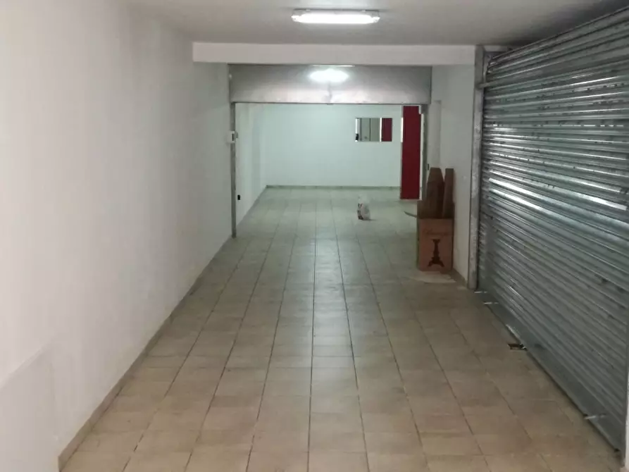 Immagine 5 di Magazzino in vendita  a Vasto