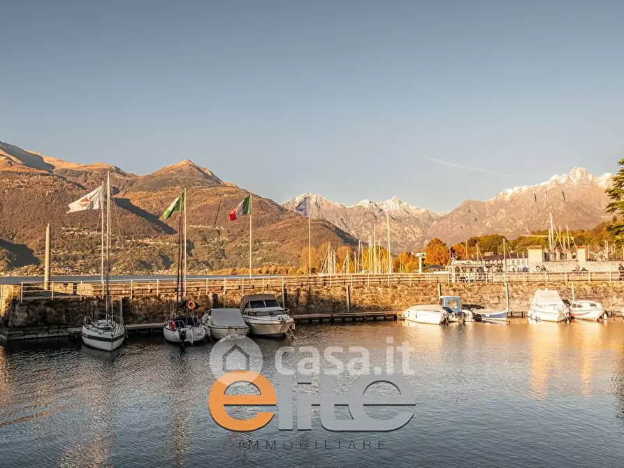 Immagine 1 di Villa in vendita  in Via al Bacco 44 a Colico