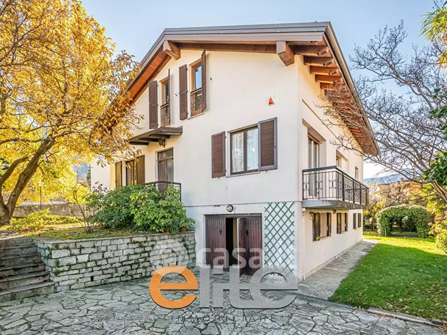 Immagine 3 di Villa in vendita  in Via al Bacco 44 a Colico