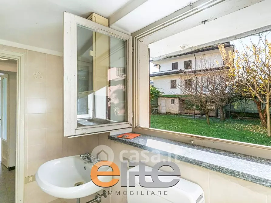 Immagine 33 di Villa in vendita  in Via al Bacco 44 a Colico