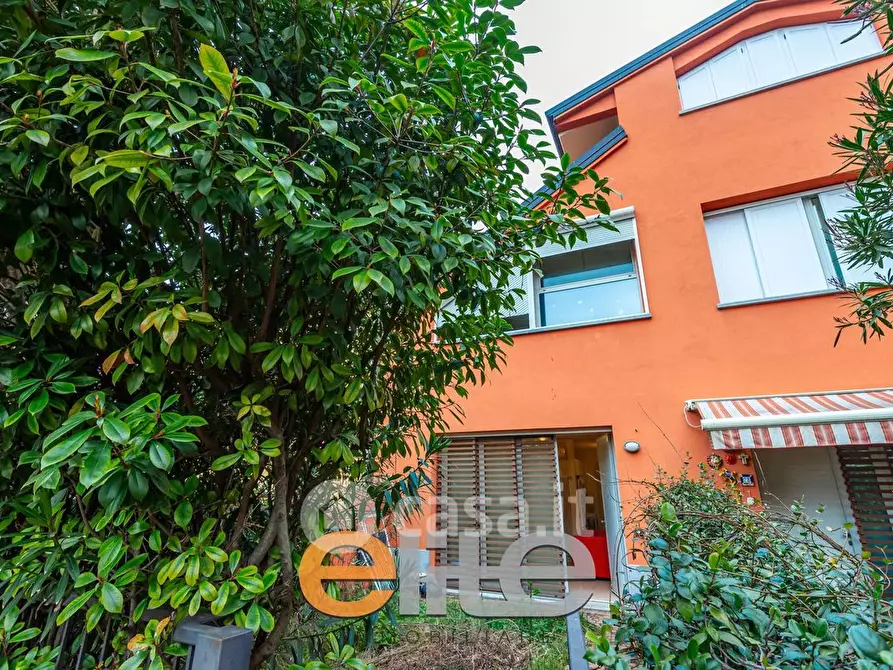 Immagine 1 di Villetta a schiera in vendita  in Via Paolo Maspero 28 a Milano