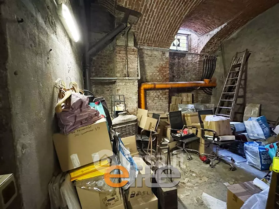 Immagine 9 di Cantina in vendita  in Via Torquato Tasso 8 a Milano
