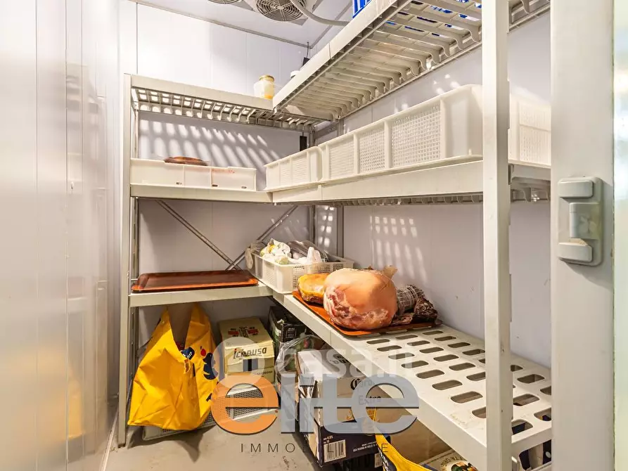 Immagine 14 di Attività commerciale in vendita  in Corso Sempione 17 a Milano