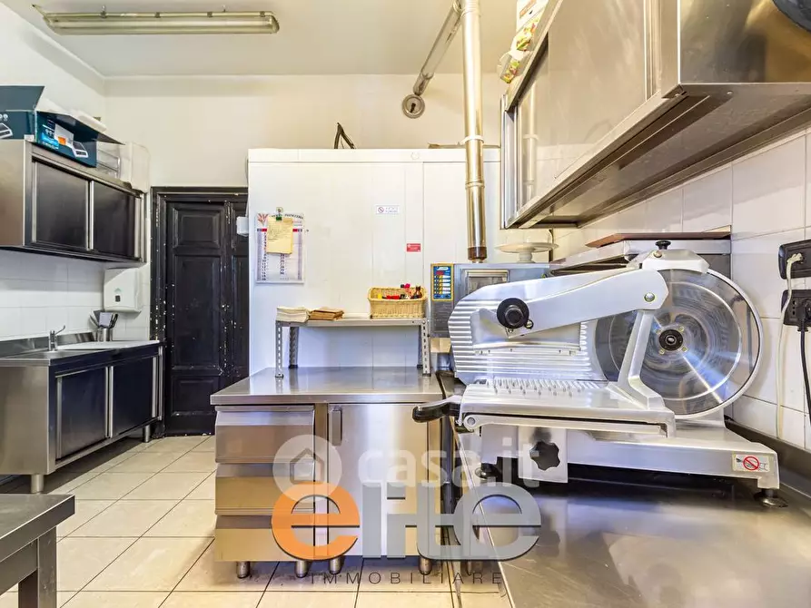 Immagine 17 di Attività commerciale in vendita  in Corso Sempione 17 a Milano