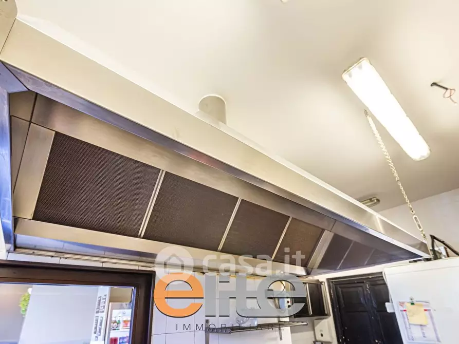 Immagine 18 di Attività commerciale in vendita  in Corso Sempione 17 a Milano