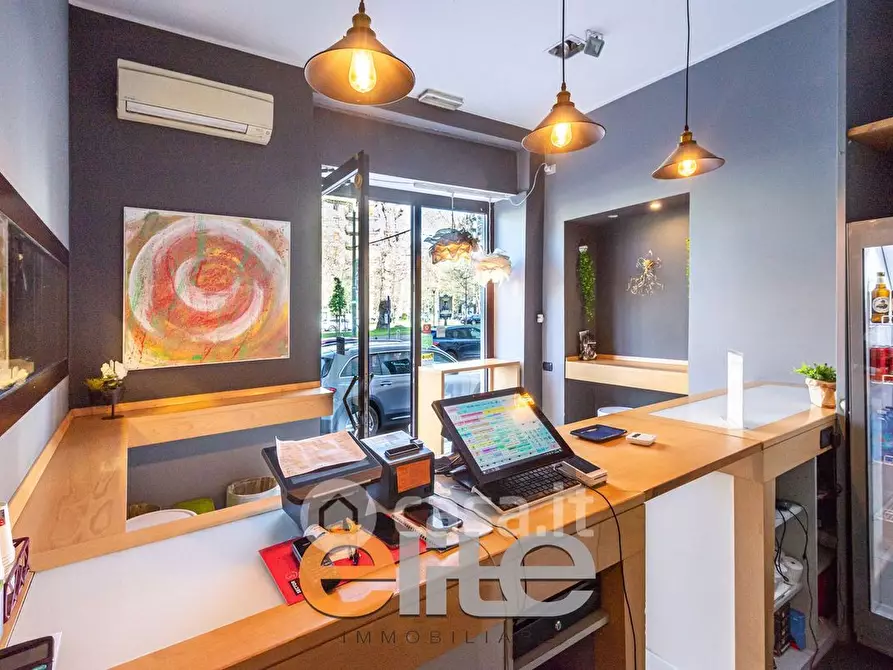 Immagine 3 di Attività commerciale in vendita  in Corso Sempione 17 a Milano