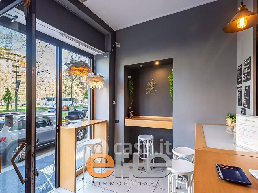 Immagine 8 di Attività commerciale in vendita  in Corso Sempione 17 a Milano