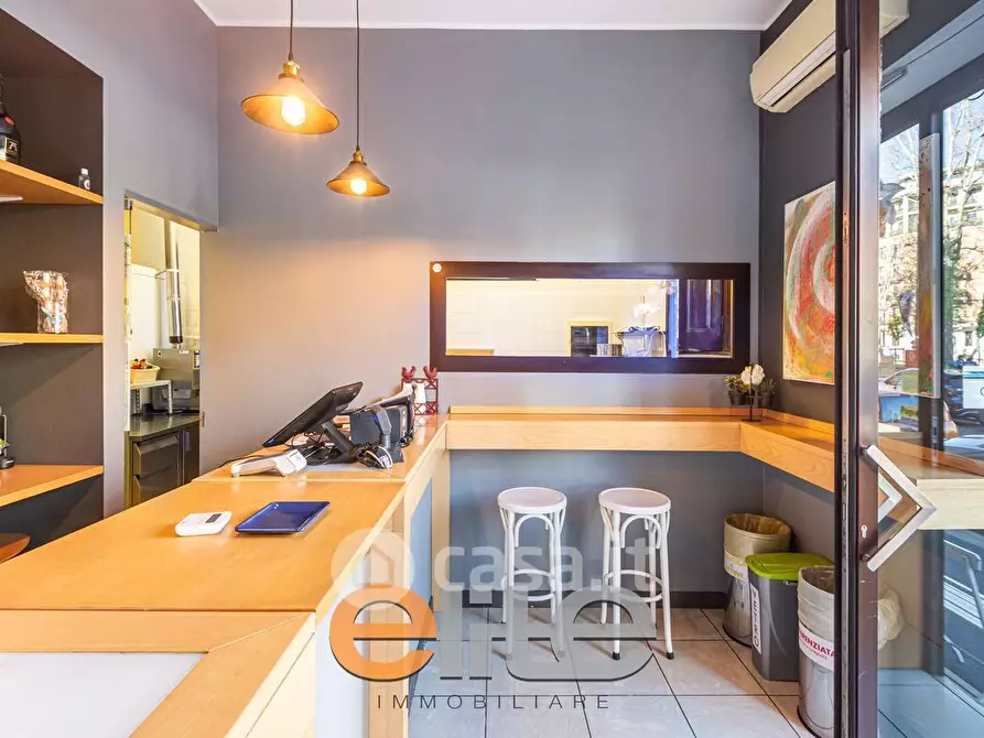 Immagine 9 di Attività commerciale in vendita  in Corso Sempione 17 a Milano