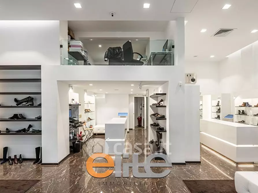 Immagine 10 di Attività commerciale in vendita  in Viale Tunisia 2 a Milano