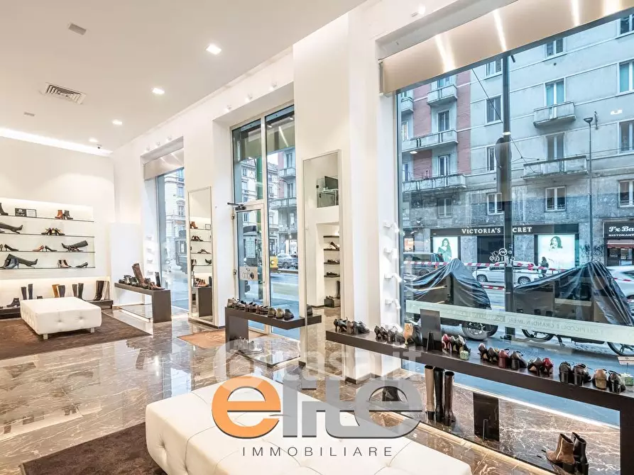 Immagine 13 di Attività commerciale in vendita  in Viale Tunisia 2 a Milano