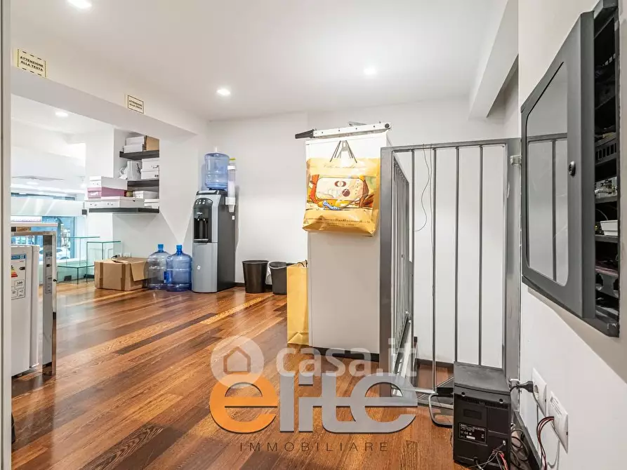 Immagine 17 di Attività commerciale in vendita  in Viale Tunisia 2 a Milano