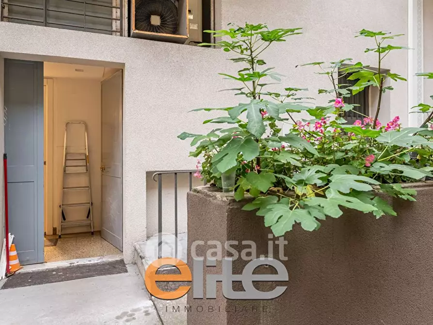 Immagine 18 di Attività commerciale in vendita  in Viale Tunisia 2 a Milano