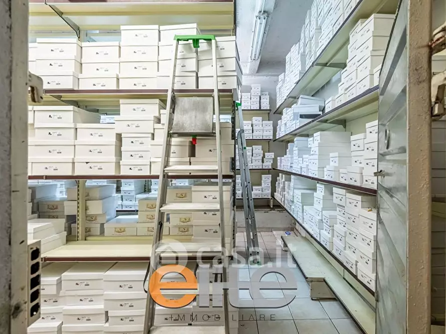 Immagine 19 di Attività commerciale in vendita  in Viale Tunisia 2 a Milano