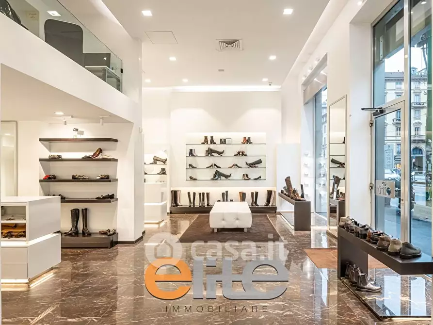 Immagine 2 di Attività commerciale in vendita  in Viale Tunisia 2 a Milano