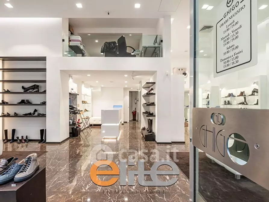 Immagine 3 di Attività commerciale in vendita  in Viale Tunisia 2 a Milano