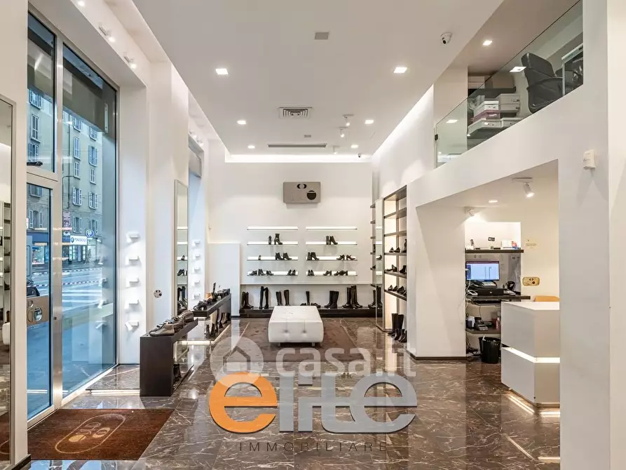 Immagine 6 di Attività commerciale in vendita  in Viale Tunisia 2 a Milano