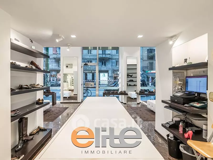 Immagine 9 di Attività commerciale in vendita  in Viale Tunisia 2 a Milano