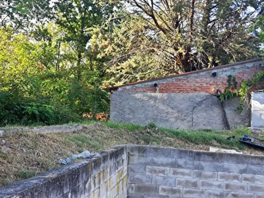 Immagine 13 di Locale commerciale in vendita  in strada cenerente a Perugia