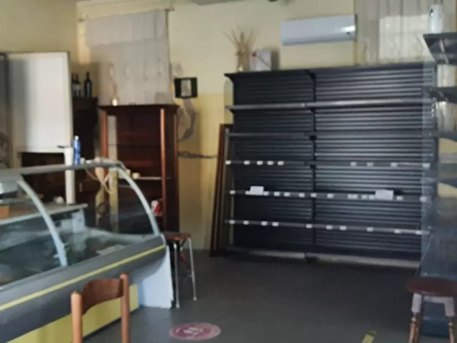 Immagine 7 di Locale commerciale in vendita  in strada cenerente a Perugia