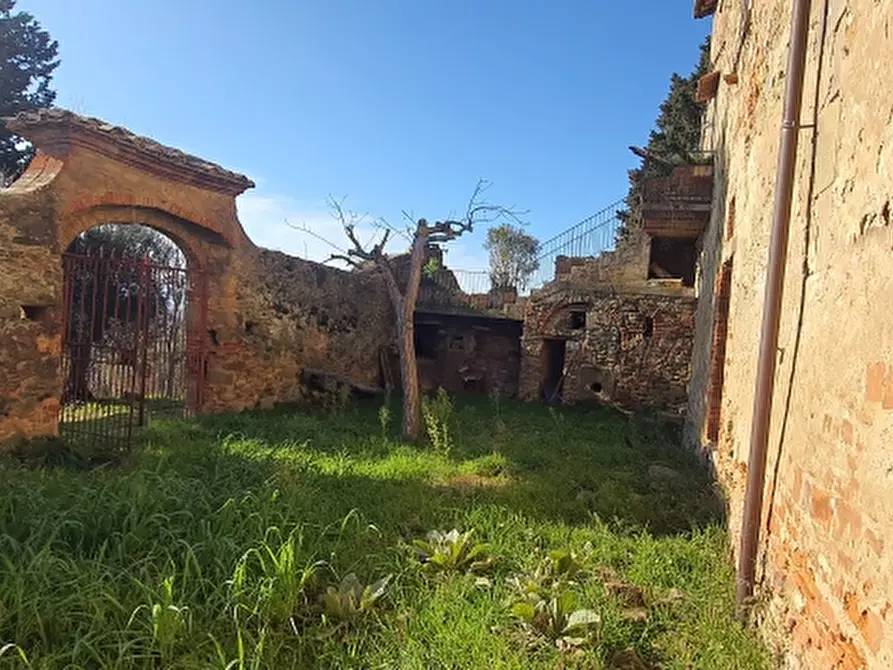 Immagine 21 di Castello in vendita  in VIA TRASIMENO a Perugia