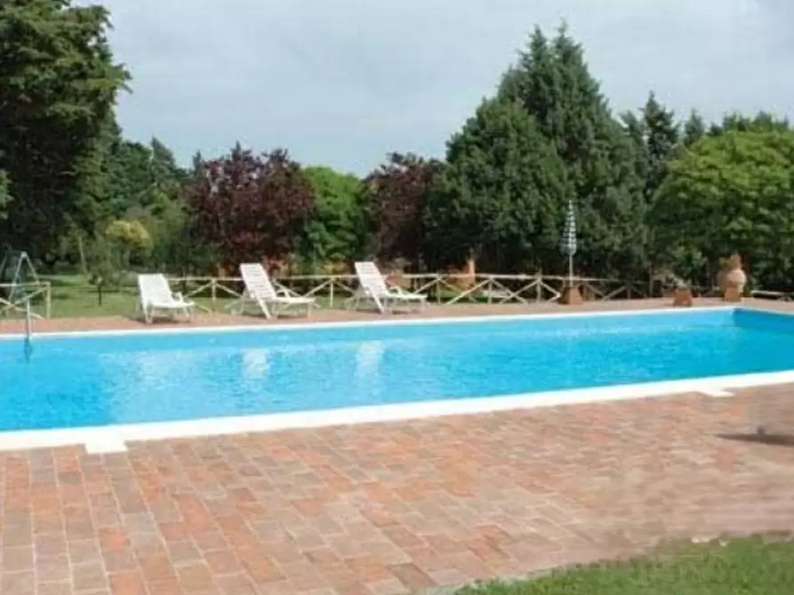 Immagine 3 di Agriturismo in vendita  in VIALE TRASIMENO a Valfabbrica