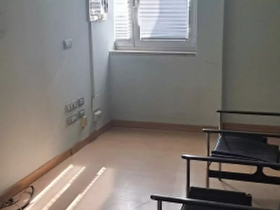 Immagine 2 di Ufficio in affitto  in via mario angeloni a Perugia