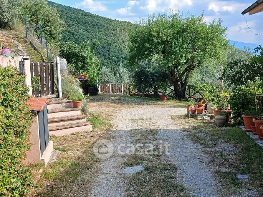 Immagine 22 di Villa in vendita  a Trevi