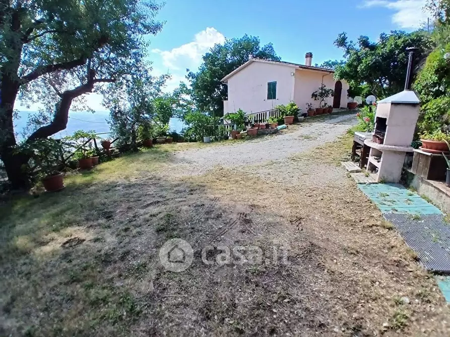 Immagine 6 di Villa in vendita  a Trevi