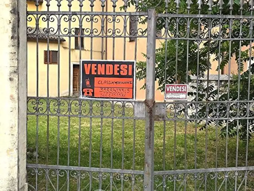 Immagine 1 di Casa indipendente in vendita  in Via Scanzano 6 a Foligno