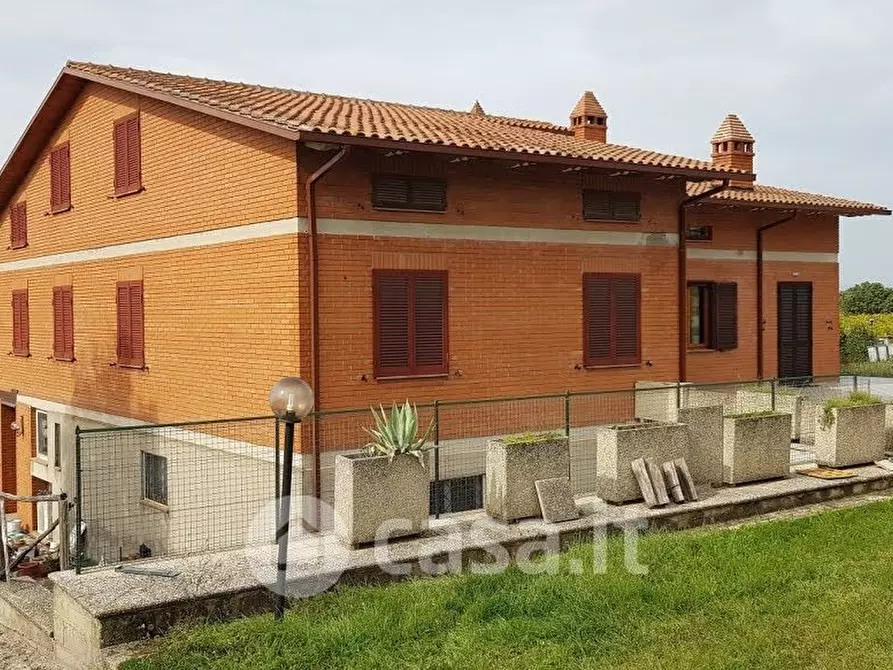 Immagine 4 di Villa in vendita  a Perugia