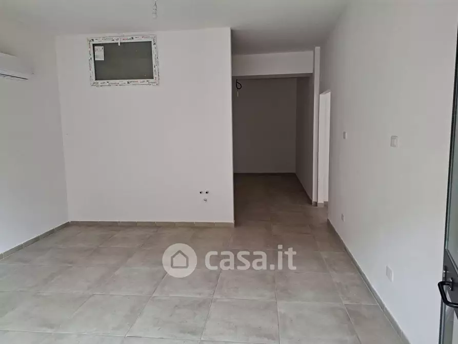 Immagine 1 di Locale commerciale in affitto  a Perugia