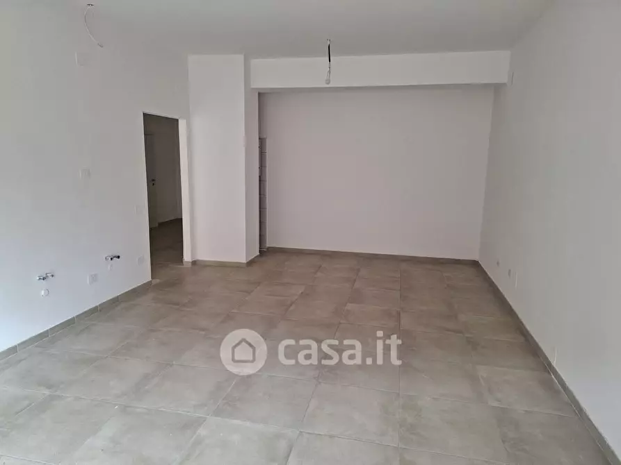Immagine 2 di Locale commerciale in affitto  a Perugia