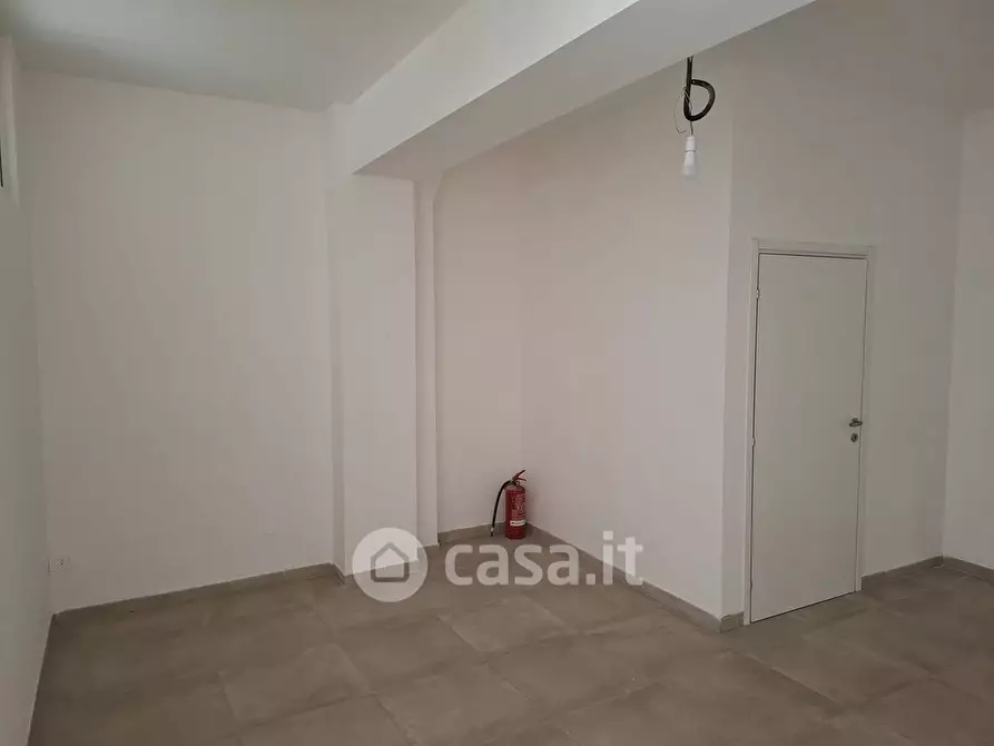 Immagine 3 di Locale commerciale in affitto  a Perugia