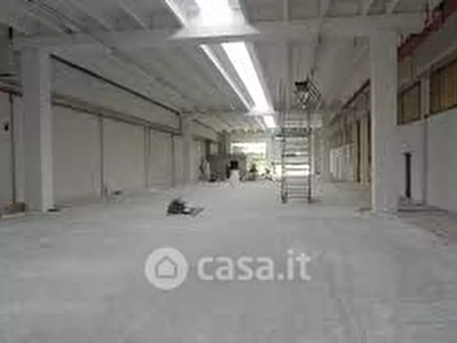 Immagine 3 di Capannone industriale in vendita  a Perugia