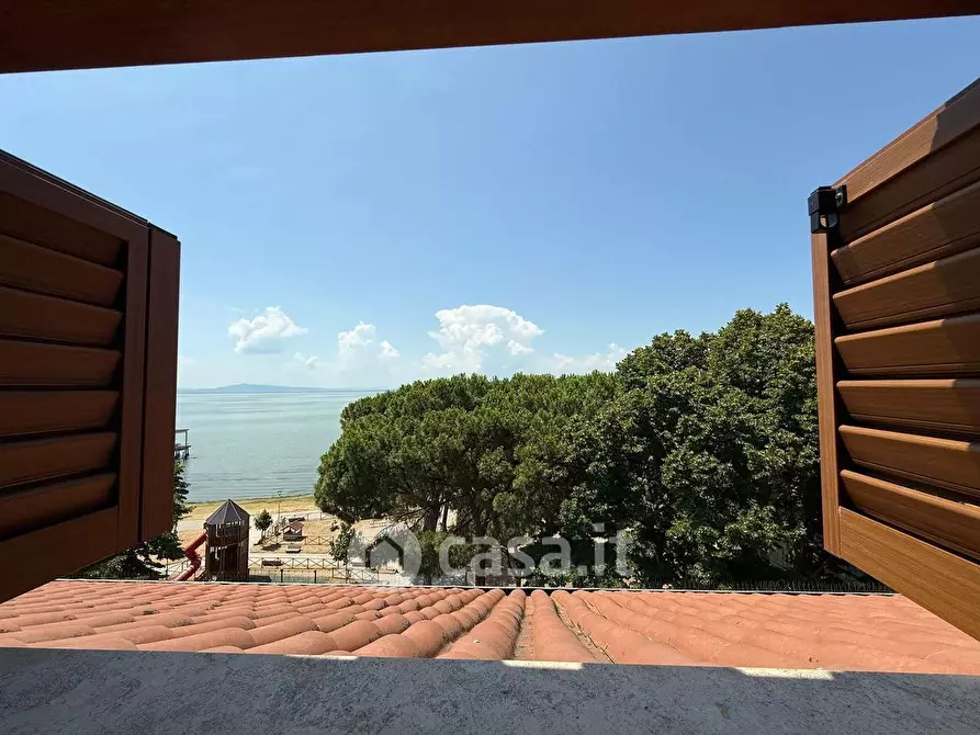 Immagine 3 di Appartamento in vendita  in Viale Roma 10 a Passignano Sul Trasimeno