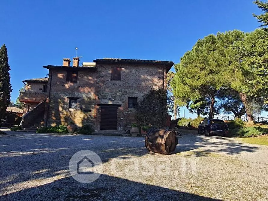Immagine 10 di Agriturismo in vendita  a Castiglione Del Lago