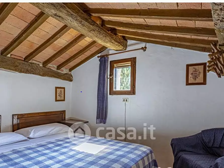 Immagine 13 di Agriturismo in vendita  a Castiglione Del Lago