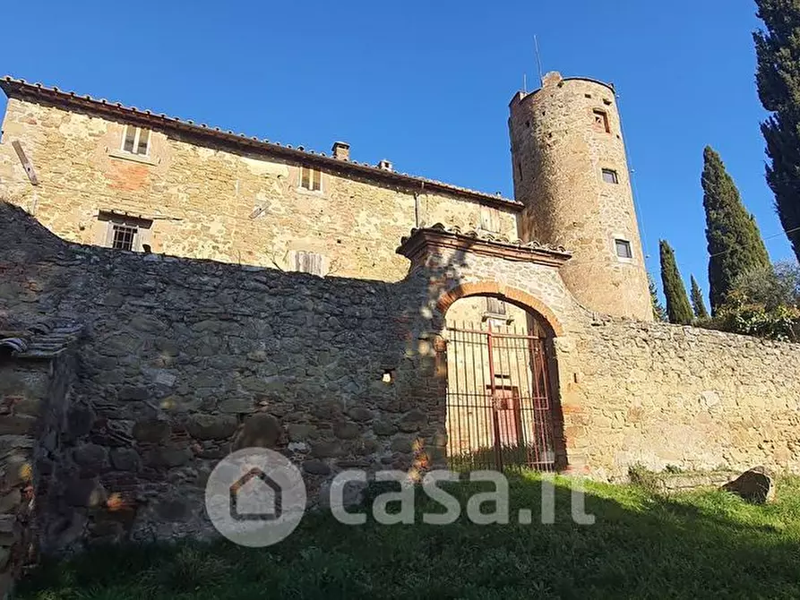 Immagine 1 di Castello in vendita  in Via degli Olivi a Passignano Sul Trasimeno