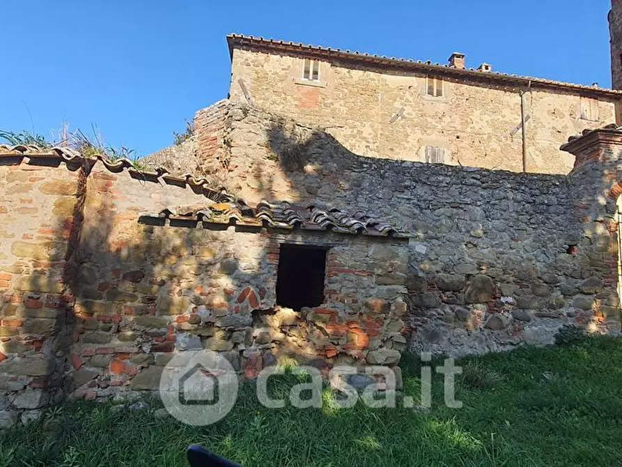 Immagine 2 di Castello in vendita  in Via degli Olivi a Passignano Sul Trasimeno