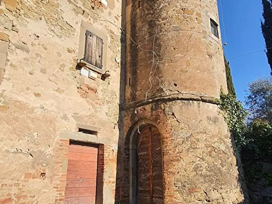 Immagine 4 di Castello in vendita  in Via degli Olivi a Passignano Sul Trasimeno