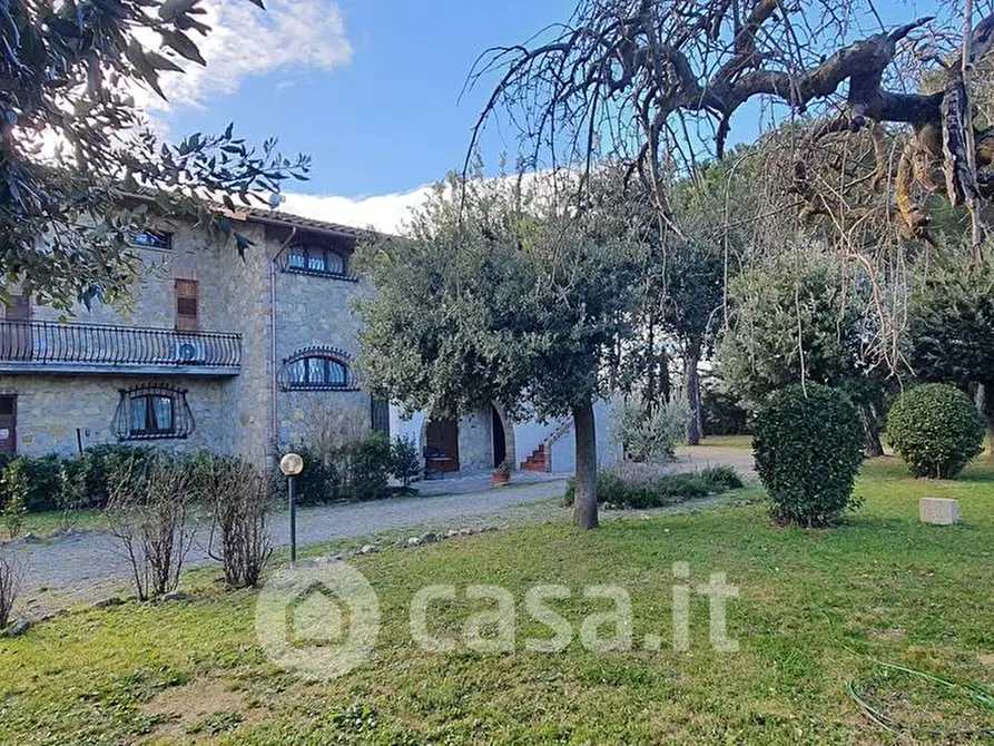 Immagine 25 di Villa in vendita  a Castiglione Del Lago