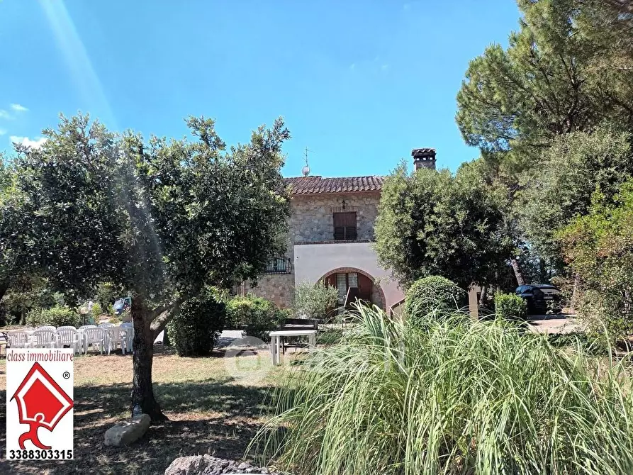 Immagine 4 di Villa in vendita  a Castiglione Del Lago