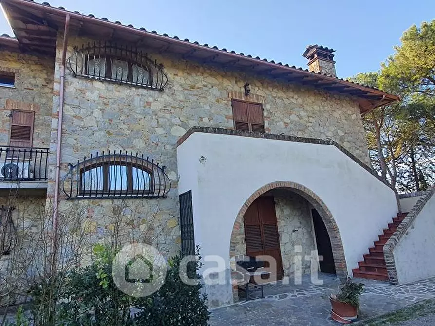 Immagine 7 di Villa in vendita  a Castiglione Del Lago