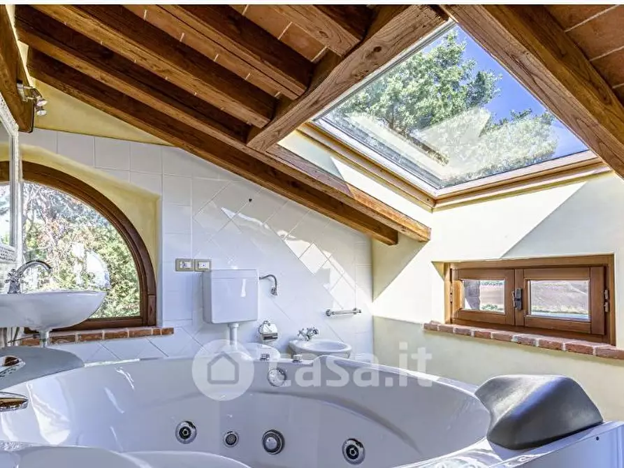 Immagine 9 di Rustico / casale in vendita  a Castiglione Del Lago