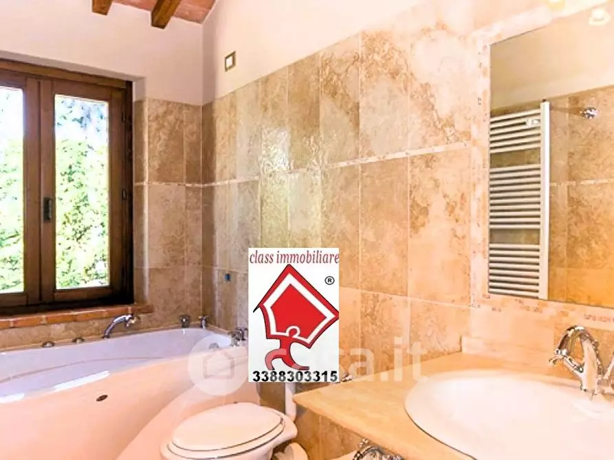 Immagine 20 di Villa in vendita  a Castiglione Del Lago