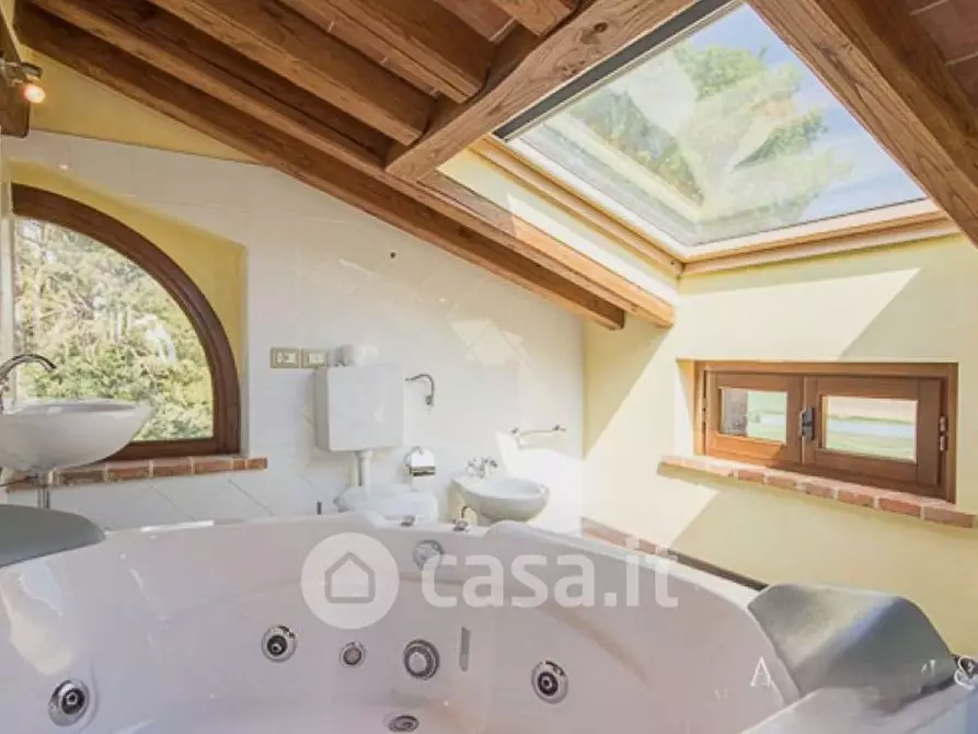 Immagine 21 di Villa in vendita  a Castiglione Del Lago